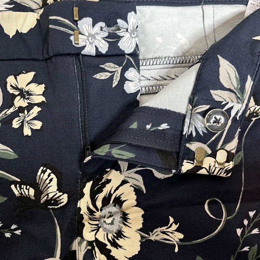 Navy Floral Mid-Ride Pixie Pants - Picture 5 of 9